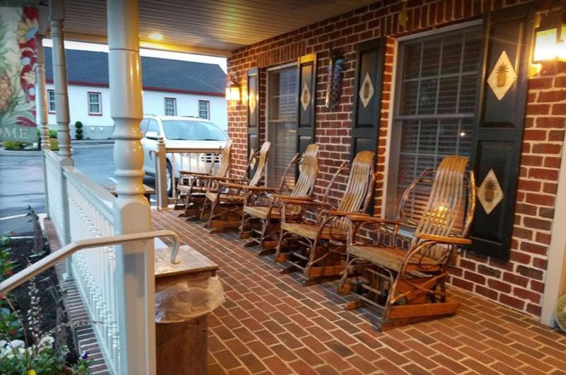 Country Living Inn Smoketown  外观 照片