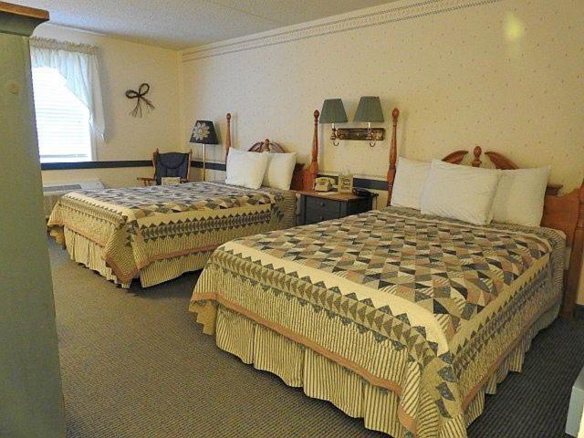 Country Living Inn Smoketown  外观 照片