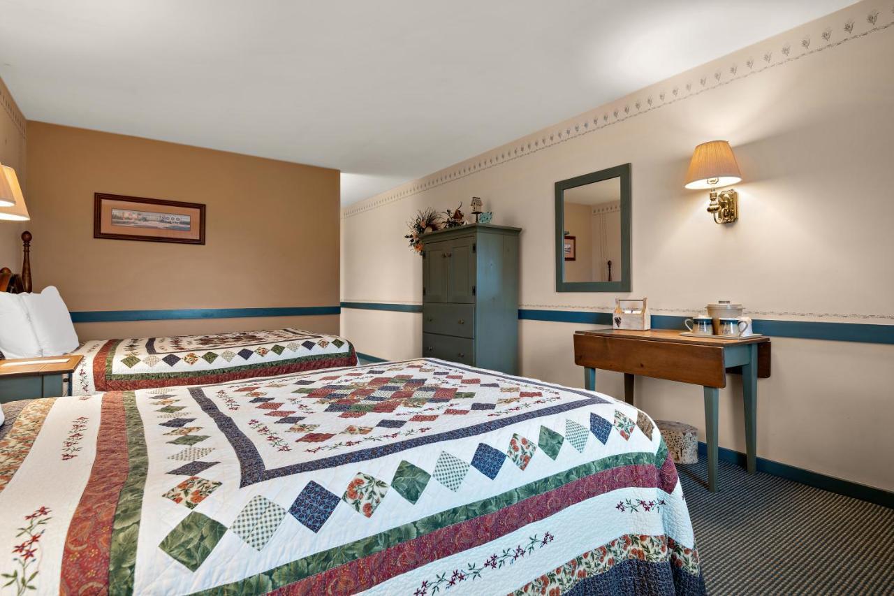 Country Living Inn Smoketown  外观 照片