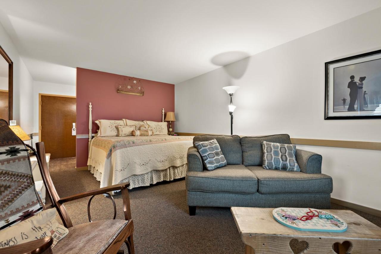 Country Living Inn Smoketown  外观 照片