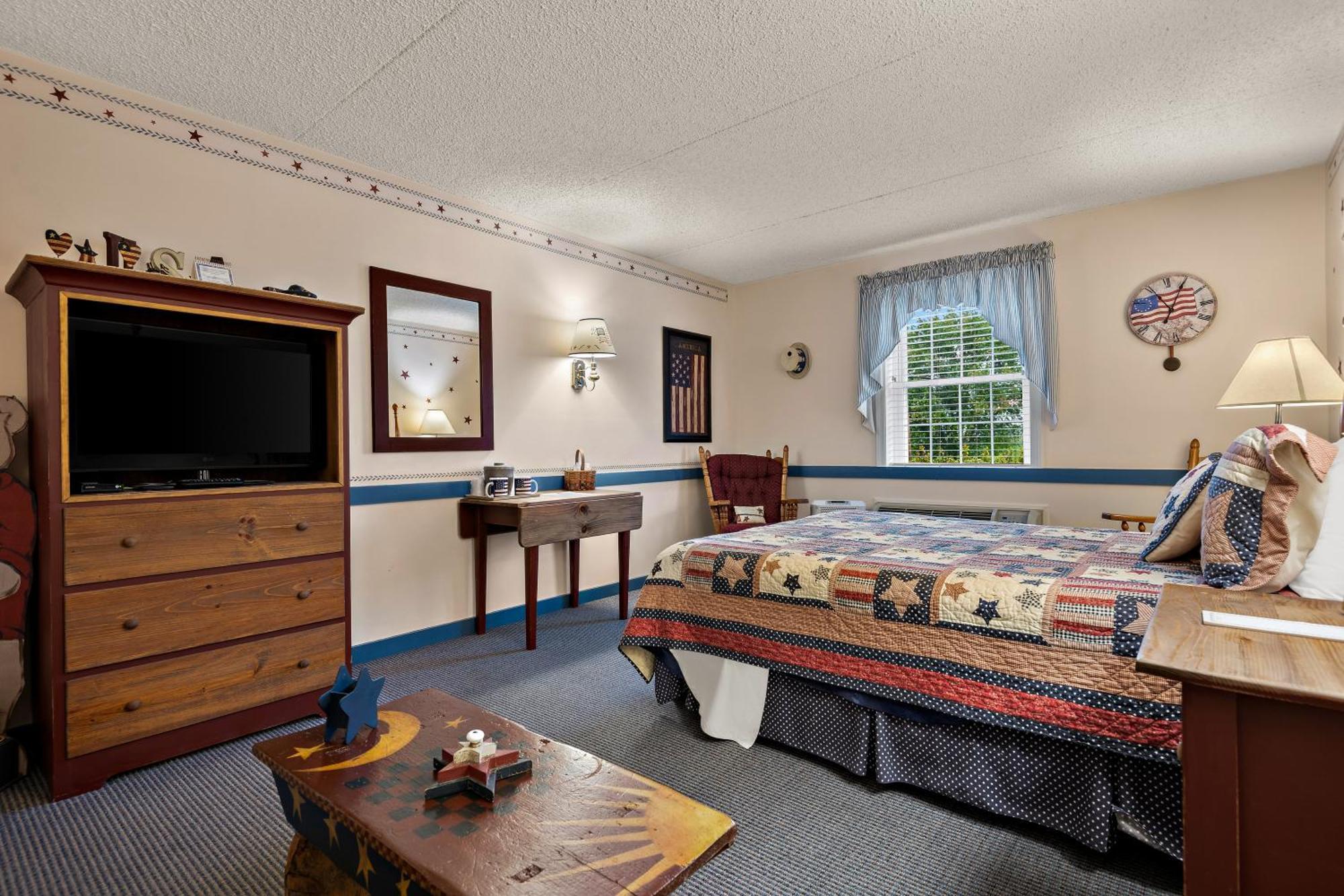 Country Living Inn Smoketown  外观 照片